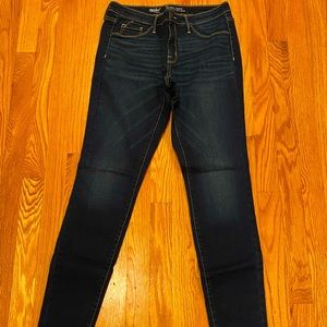 Dark blue mid-rise jeggings